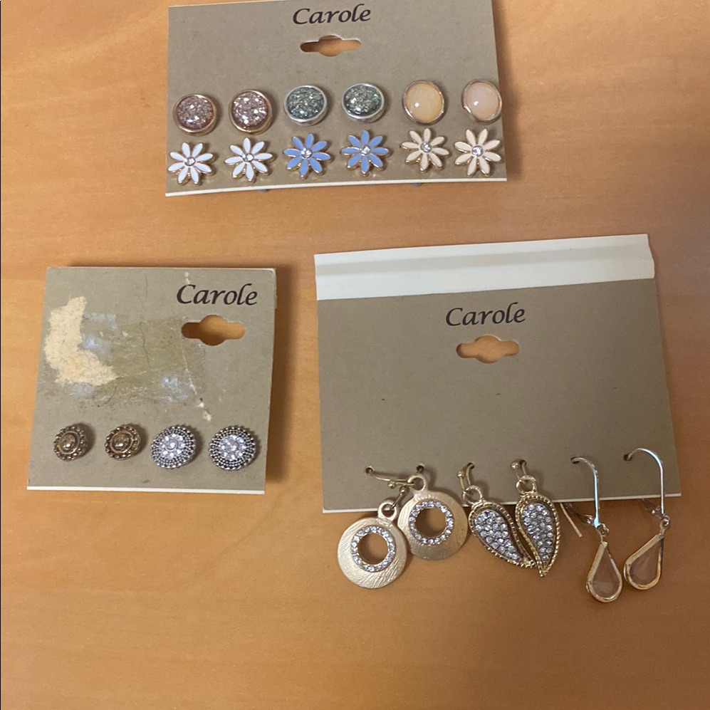 Carolee Gold And Silver Earring Set 15$